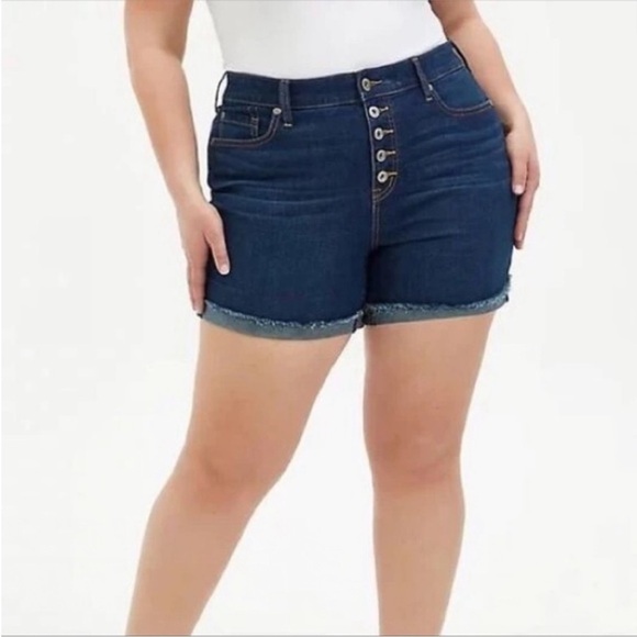 🍀 3/$30 Torrid High Rise Button Fly Jean Denim Short Stretch Dark Wash Size 26 - Picture 2 of 9